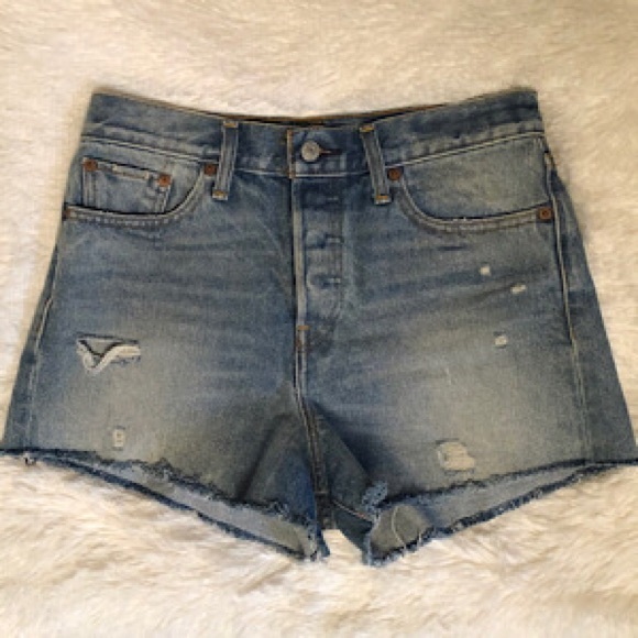 “NEW” Levi’s Hi-Rise Denim Cut-off Short - Picture 2 of 5